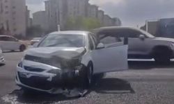 Diyarbakır Kayapınar'da 2 otomobil çarpıştı: Yaralılar var!