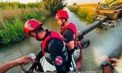 Diyarbakır’da bir otomobil su kanalına uçtu!