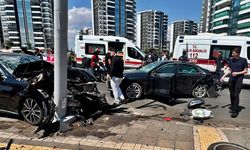Diyarbakır'da iki araç çarpıştı: Ağır yaralı var!