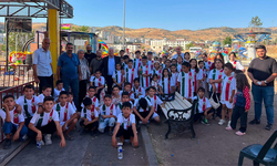 Belediye Başkanı Kur’an kursu öğrencilerine Amedspor forması hediye etti!