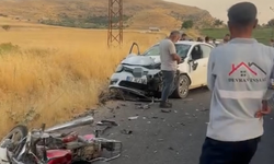 Mardin’de feci kaza: Otomobil ile motosiklet çarpıştı, 2 kişi hayatını kaybetti!