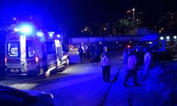 Motosikletli kardeşlere çarptı, arkasına bakmadı: 2 kardeş hastaneye kaldırıldı!