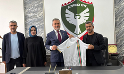 Eski Bakan Suat Kılıç Amedspor’u ziyaret etti