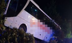 Yolcu otobüsü yoldan çıktı: Çok sayıda yaralı var!