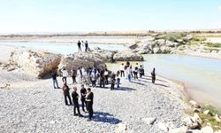 Dicle Üniversitesi öğrencilerinden 2 bin yıllık Perpıra Köprüsü'ne çıkarma