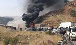 Diyarbakır yolunda korkutan kaza: Sürücü kurtarıldı