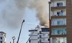 Diyarbakır’da sitede yangın: 8 katlı binanın çatısı alevlere teslim oldu!