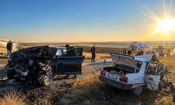 Otomobiller kafa kafaya çarpıştı: Çok sayıda ölü var!
