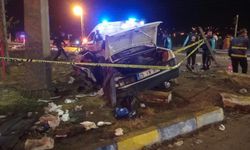 Van'da TIR ile otomobil çarpıştı: Ölü ve ağır yaralılar var