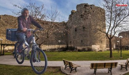 Diyarbakır’da  30 yıldır bisikletiyle ekmek dağıtıyor