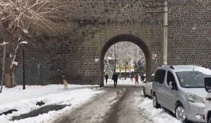 Diyarbakır’da kar yağışı: İki ilçede okullar tatil edildi