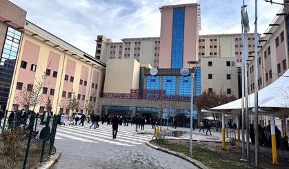 Diyarbakır’da hasta öldü, yakınları silahla hastaneyi bastı!