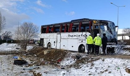 Yolcu otobüsü devrildi: Ölü ve yaralılar var!