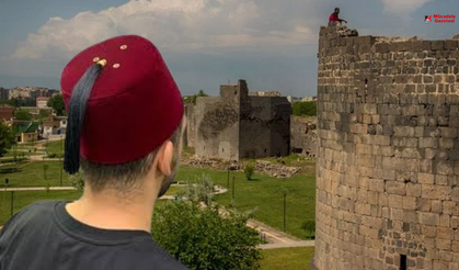 Diyarbakır’da ilginç olay: Fes taktı diye ifadesi alındı!