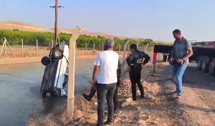 Şanlıurfa'da bir araç sulama kanalına düştü: 2 kişi kurtarıldı!