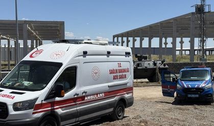 Diyarbakır’da 15 tonluk beton blok altında kaldılar: Ölü ve ağır yaralı var!