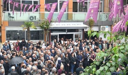 Diyarbakır’da belediyeye silahlı tehdit: DEM Parti toplandı!