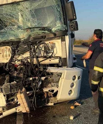 Batman – Diyarbakır yolunda kaza: İki TIR çarpıştı