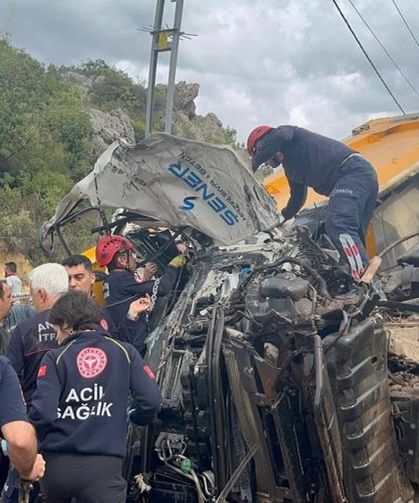 Diyarbakır aracı kaza yaptı: Ölü ve ağır yaralı var