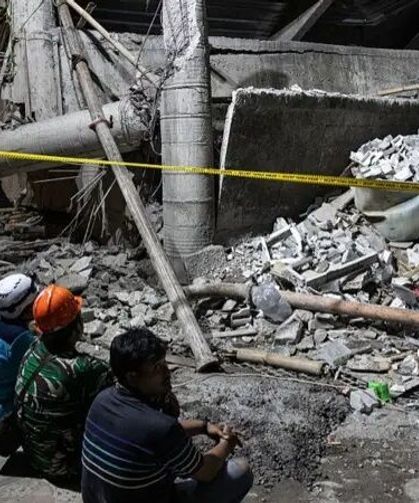 Endonezya'da 7.4 şiddetinde deprem yaşandı!