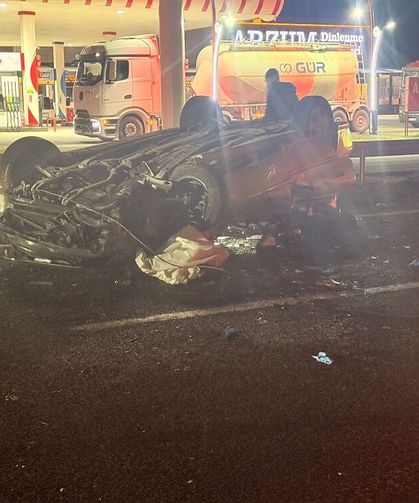 Otomobil TIR’a çarptı: Ölü ve çok sayıda yaralı var!