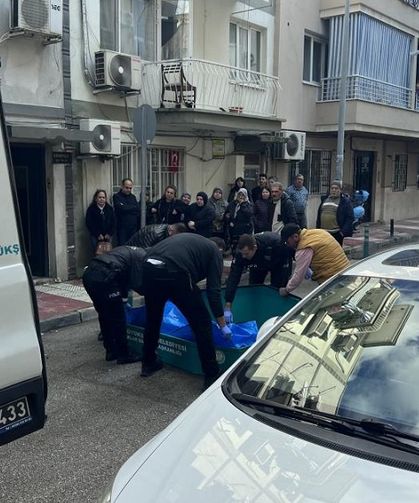 83 yaşındaki şahıs, eşini öldürdü: Torunlarını aradı