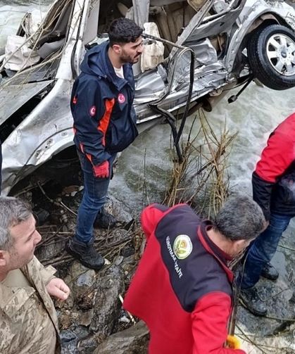 Bitlis’te otomobil dereye uçtu: Çok sayıda ölü ve yaralı var