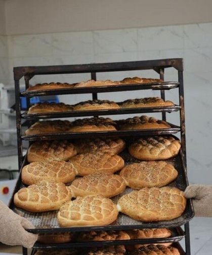 Diyarbakır’da fırın gibi okul: Ailelere Ramazan pidesi desteği