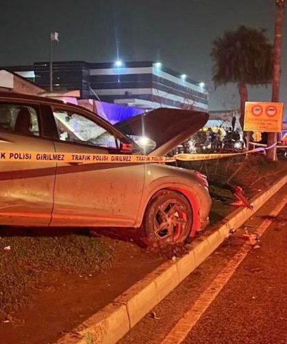 Otomobil yayalara çarptı: Çok sayıda ölü ve yaralılar var!