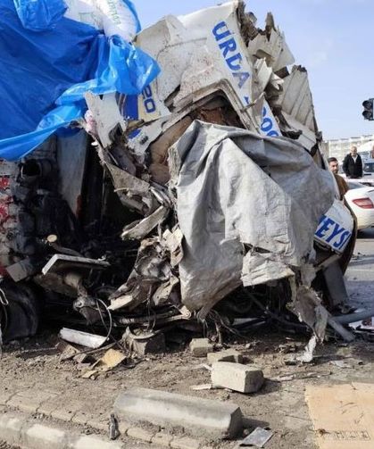 Şanlıurfa’da freni patlayan kamyon araçların arasına daldı: Ölü ve yaralılar var