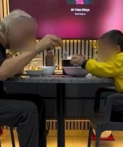 3 yaşındaki çocuğunu alkol masasına oturttu: Babanın akıbeti belli oldu