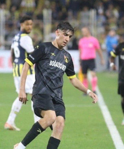 Süper Lig’de de oynadı: İstanbulspor’un genç futbolcusu hayatını kaybetti!