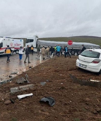 Bingöl- Muş yolunda trafik kazası: 1’i ağır 12 yaralı