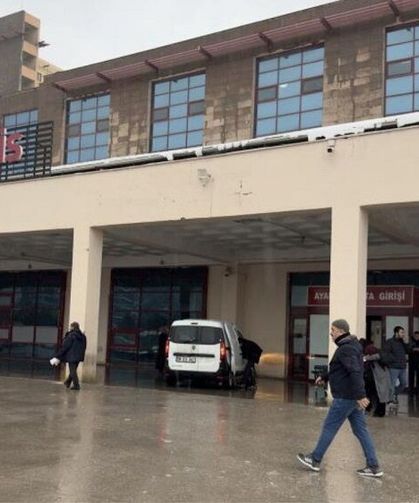 Diyarbakır’da taşlı sopalı kavga! Yaralılar var