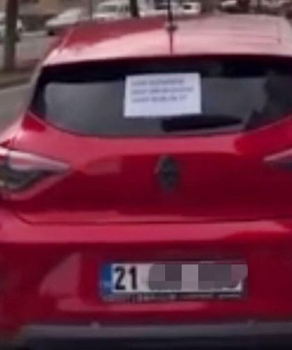 Diyarbakır’da aracına yazı yazdı: Gören tebessüm etti!