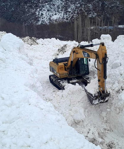 Hakkari’de çığ düştü: Köylülerin yüreği ağzına geldi!