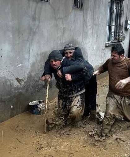 Şırnak’ta sel: Yolcular mahsur kaldı, şoför ağır yaralandı, hayvanlar öldü!