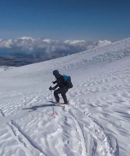 3 bin 500 metreden aşağı süzüldüler: Süphan’da adrenalin dolu iniş!
