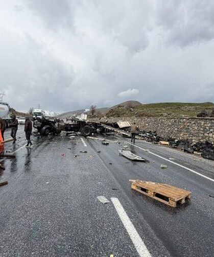 Bitlis-Van yolunda kaza: 1'i ağır 3 yaralı