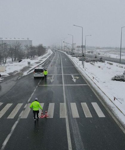 Kar yağışı ve tipi ulaşımda aksamalara sebep oldu: İşte o yol!