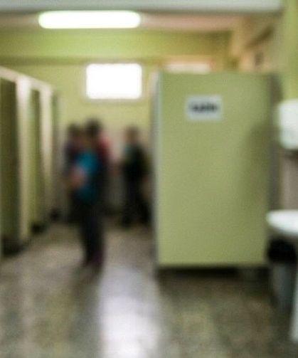 Okul tuvaletinde silah ve tehdit notu bulundu!