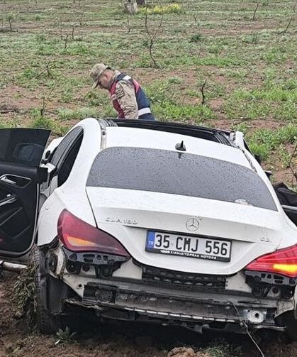 Otomobil ile kamyonet çarpıştı: Çok sayıda ölü ve yaralı var!