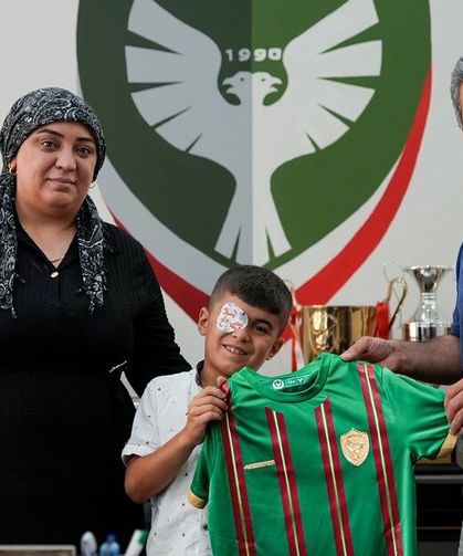 Amedspor’dan anlamlı jest: Yaralanan çocuğu ağırladı!