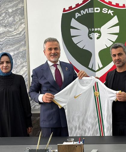 Eski Bakan Suat Kılıç Amedspor’u ziyaret etti