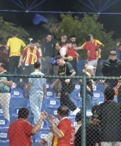 Kayserispor taraftarları Mardinspor tribün koltuklarını kırdı!