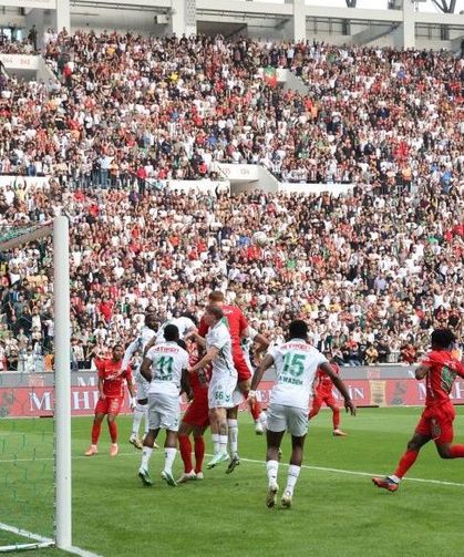 4 hafta yok denilmişti: Amedsporlu futbolcu hakkında yeni gelişme!