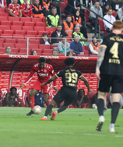 Amedsporlu futbolcu liderliği yeniden ele aldı