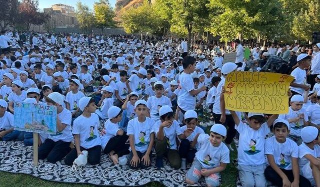 Diyarbakır’da yüzlerce çocuk yürüdü: Sebebi belli oldu