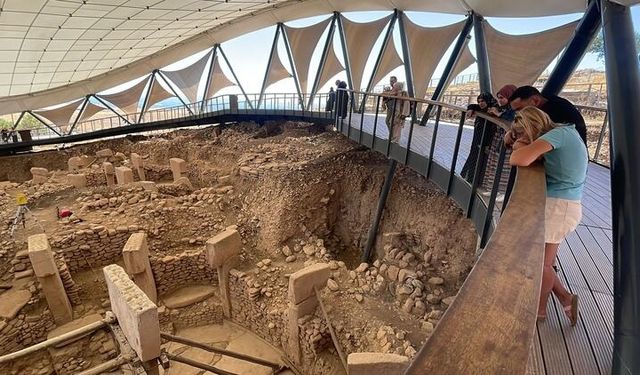 Göbeklitepe’de yan yatmış insan heykeli bulundu