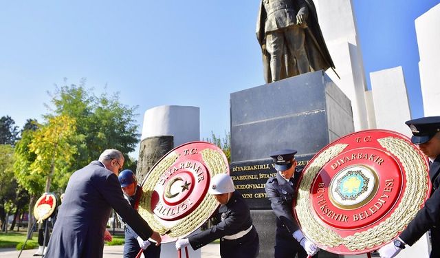 Diyarbakır’da Atatürk Anıtı’na çelenk bırakıldı 